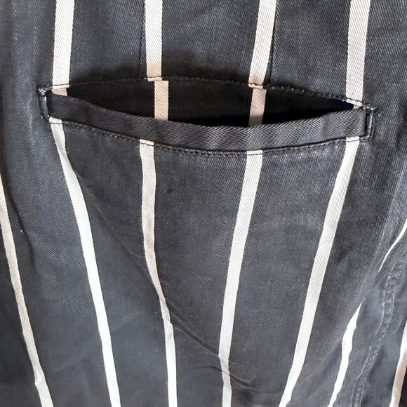 Volcom Frochickie Stripe Mini Skirt Womens 14W Black White Zip Front NWT New - Picture 5 of 10